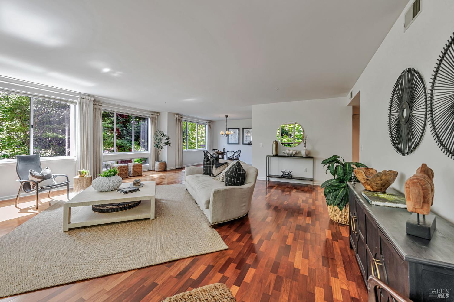 Detail Gallery Image 5 of 43 For 600 Deer Valley Rd 1e,  San Rafael,  CA 94903 - 2 Beds | 3 Baths