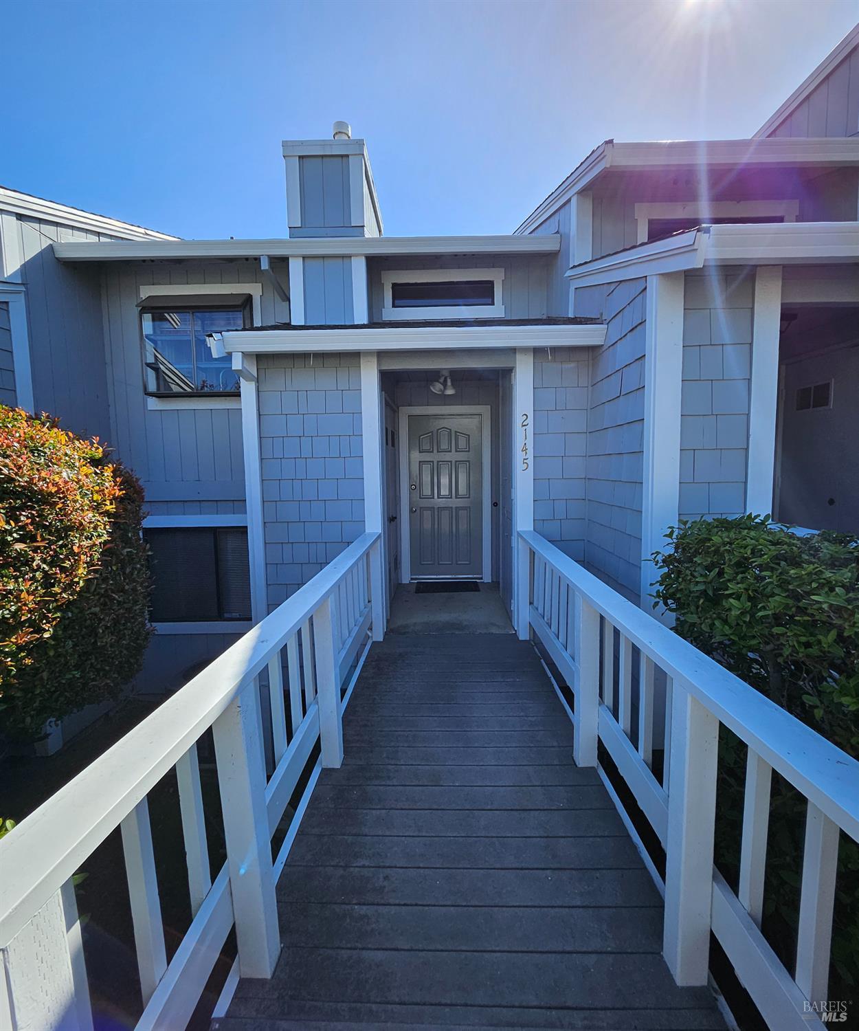 Detail Gallery Image 3 of 22 For 2145 Clearview Cir, Benicia,  CA 94510 - 2 Beds | 2/1 Baths
