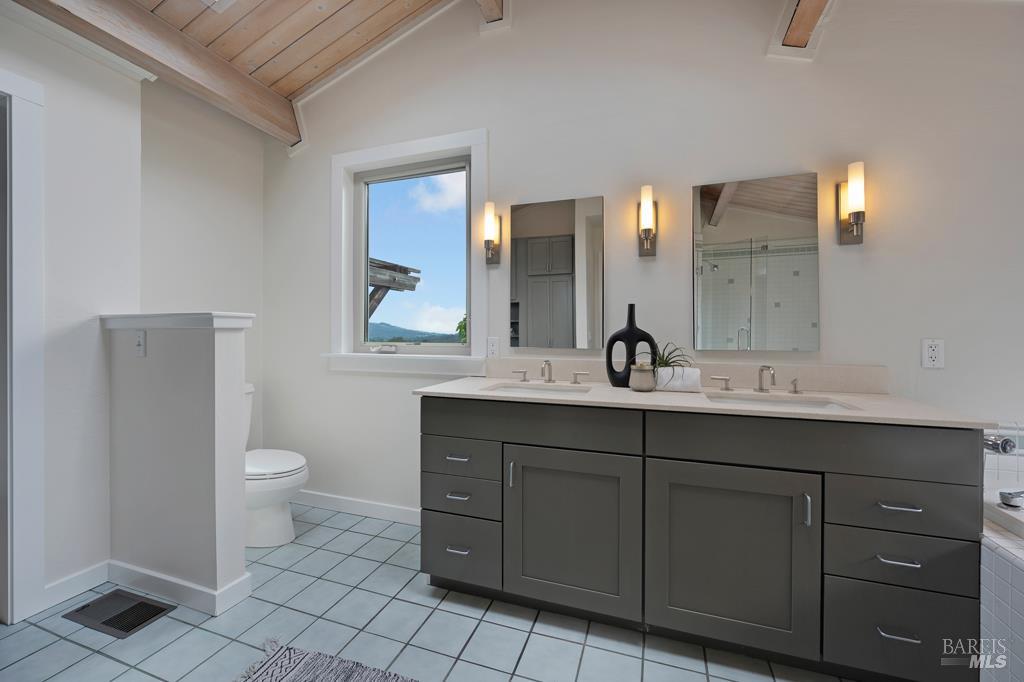 Detail Gallery Image 24 of 51 For 3979 Rolling Oaks Rd, Santa Rosa,  CA 95404 - 3 Beds | 3 Baths