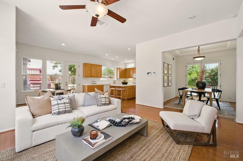 Detail Gallery Image 14 of 41 For 1935 Sestri Ln, Petaluma,  CA 94954 - 4 Beds | 4 Baths