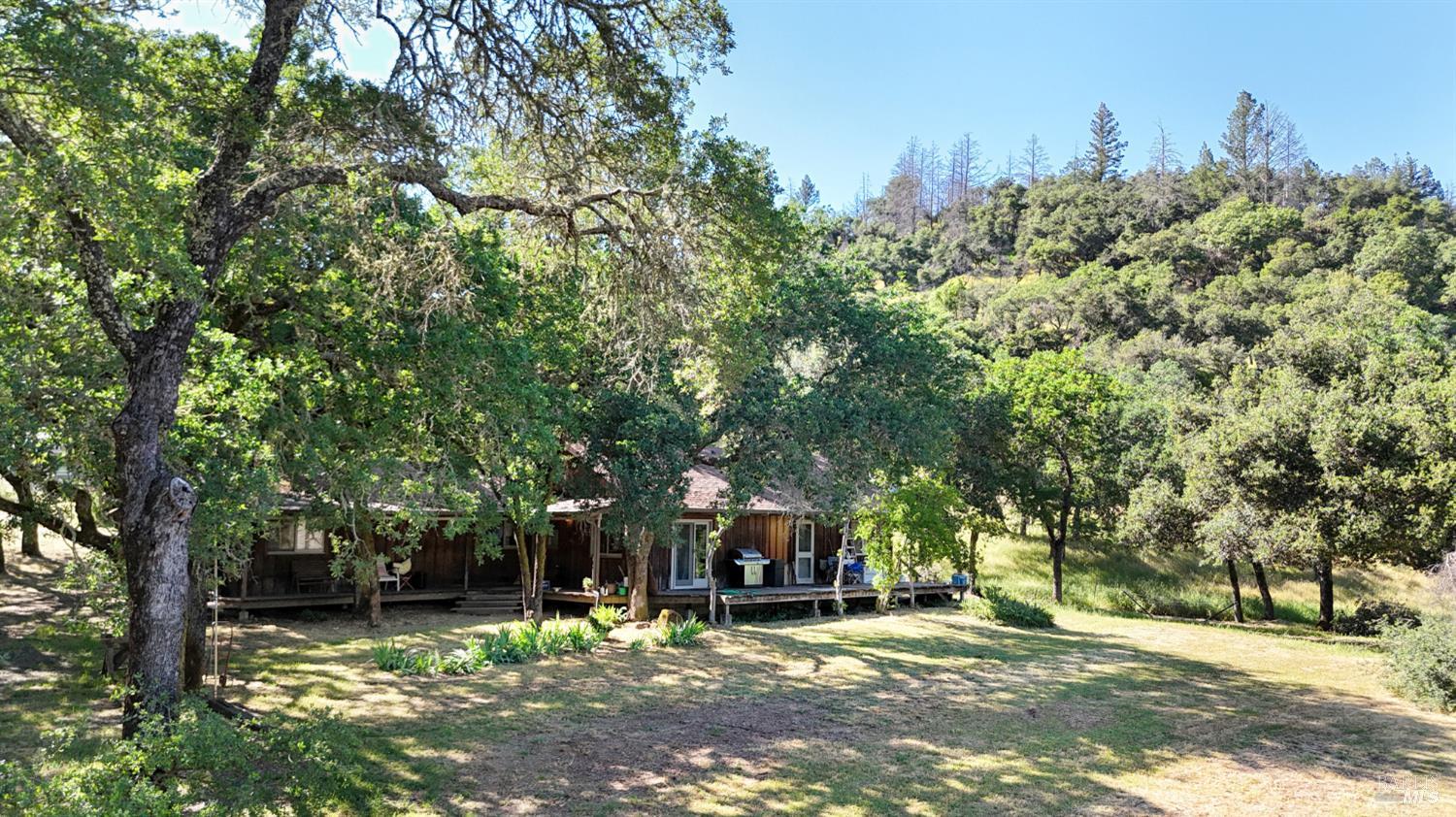 Detail Gallery Image 3 of 28 For 3321 Saint Helena Hwy, Saint Helena,  CA 94574 - 2 Beds | 2 Baths