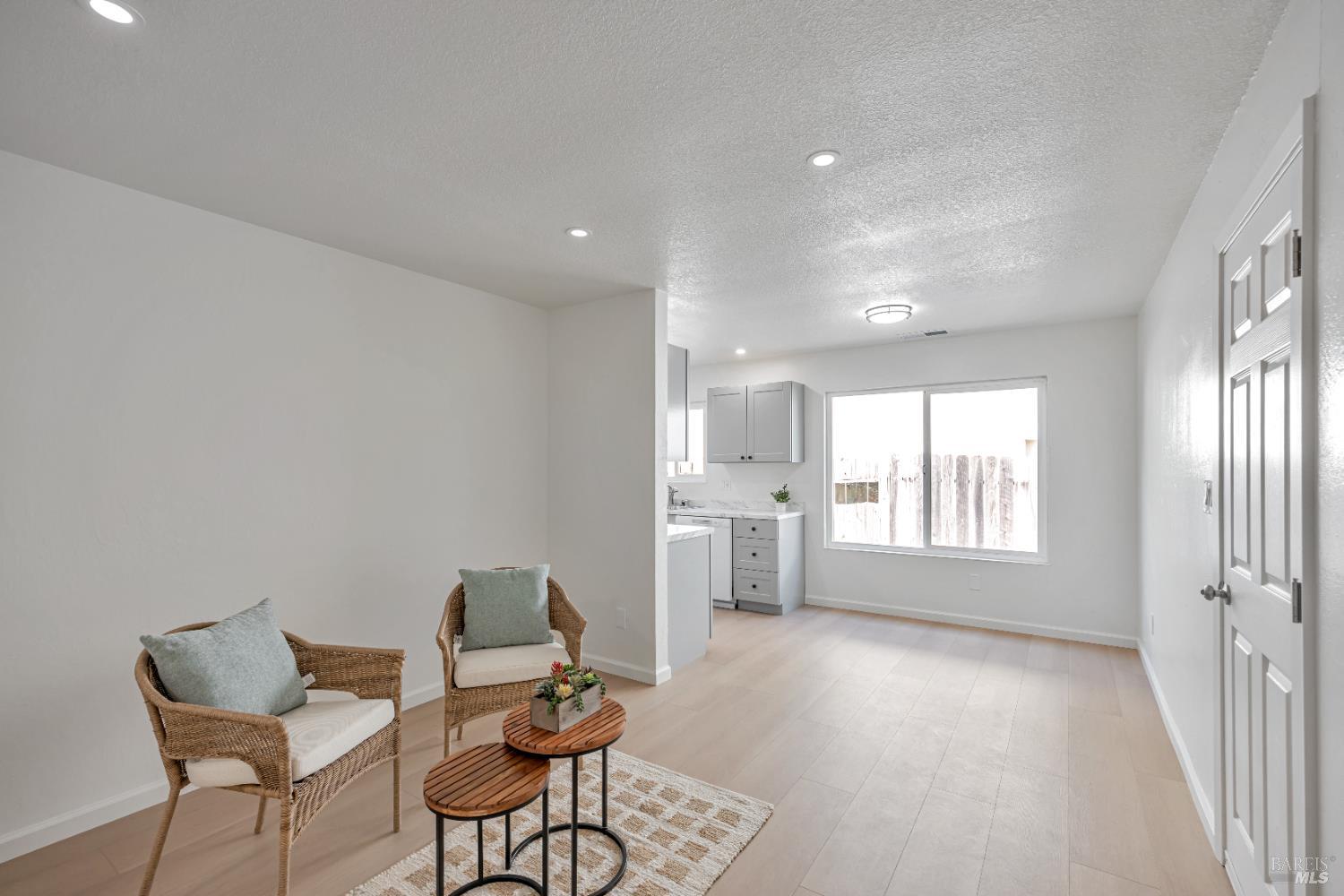 Detail Gallery Image 7 of 51 For 501 Garfield Park Ave, Santa Rosa,  CA 95409 - 4 Beds | 2 Baths