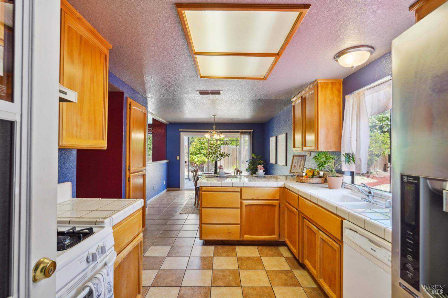 Detail Gallery Image 11 of 72 For 766 Morissette Way, Vacaville,  CA 95687 - 3 Beds | 2/1 Baths