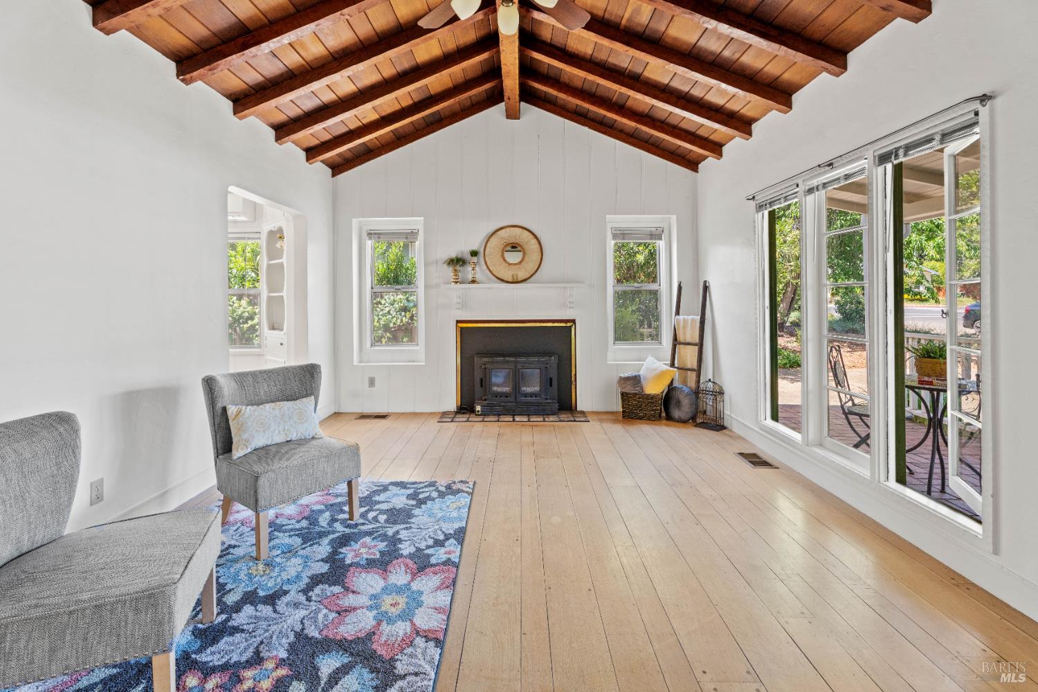 Detail Gallery Image 3 of 29 For 341 Jones St, Ukiah,  CA 95482 - 2 Beds | 1 Baths