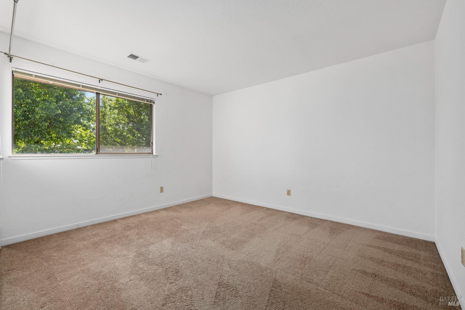 Detail Gallery Image 19 of 34 For 2124 Chianti Dr, Santa Rosa,  CA 95403 - 3 Beds | 2/1 Baths