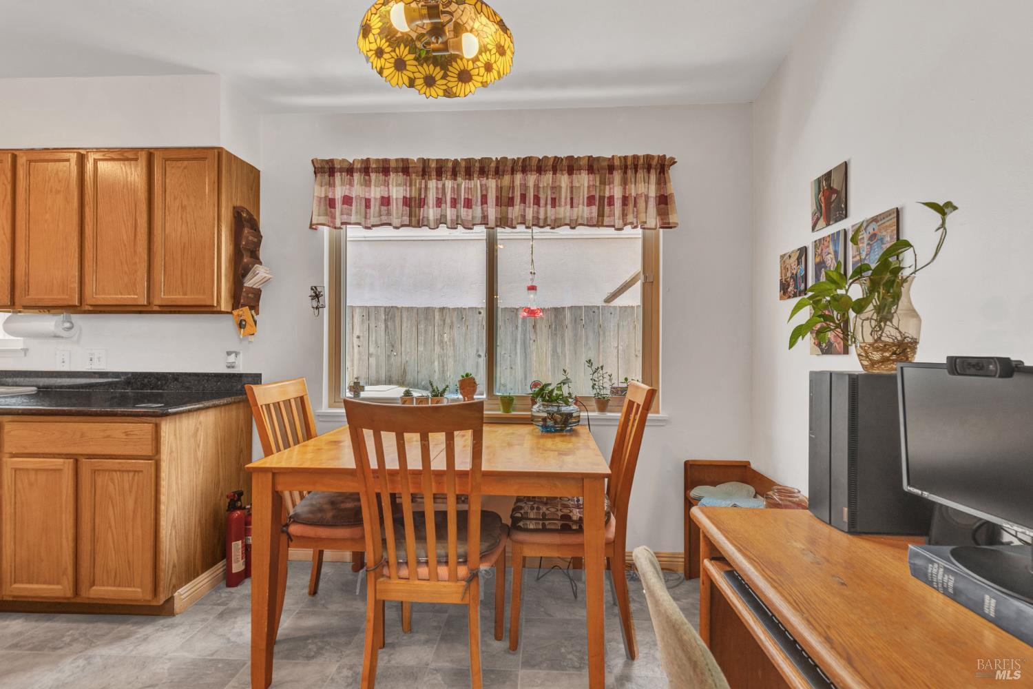 Detail Gallery Image 6 of 34 For 1324 Delwood St, Vallejo,  CA 94591 - 3 Beds | 2 Baths