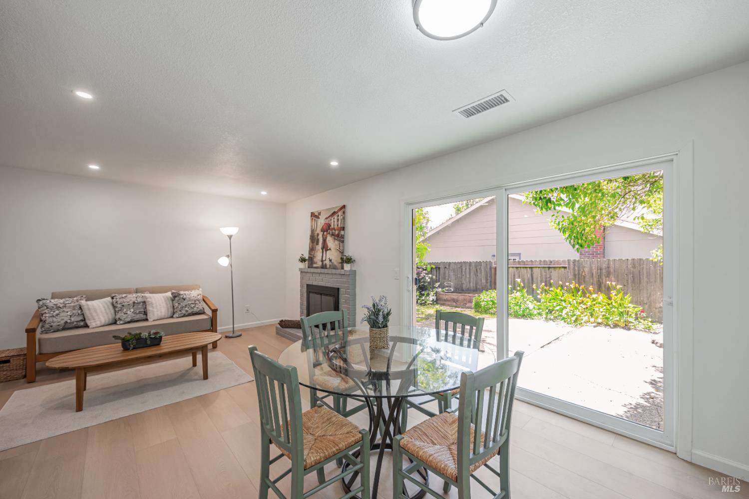 Detail Gallery Image 22 of 51 For 501 Garfield Park Ave, Santa Rosa,  CA 95409 - 4 Beds | 2 Baths