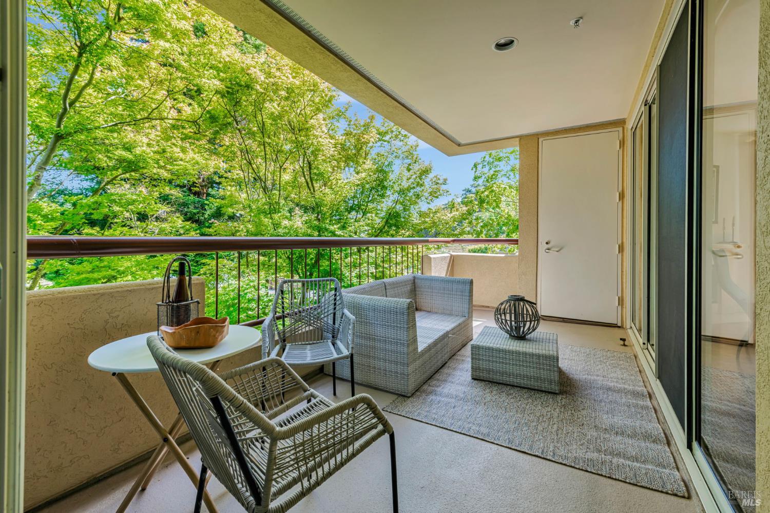 Detail Gallery Image 32 of 43 For 600 Deer Valley Rd 1e,  San Rafael,  CA 94903 - 2 Beds | 3 Baths