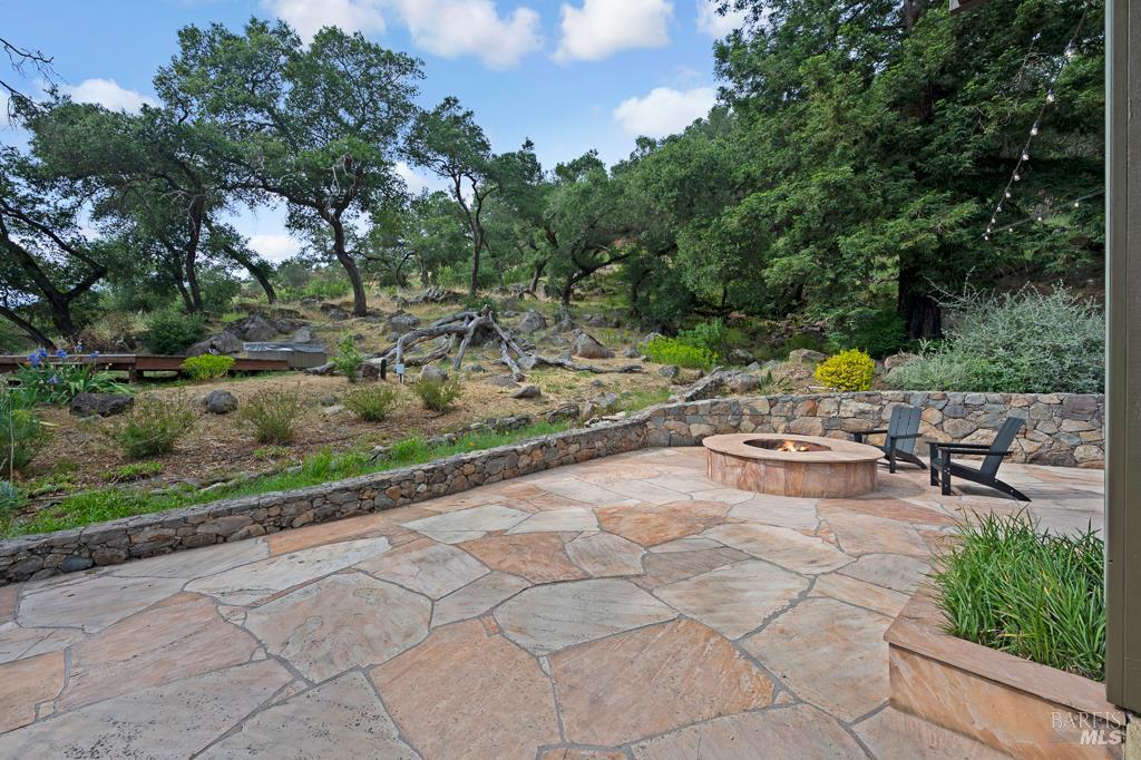 Detail Gallery Image 39 of 51 For 3979 Rolling Oaks Rd, Santa Rosa,  CA 95404 - 3 Beds | 3 Baths