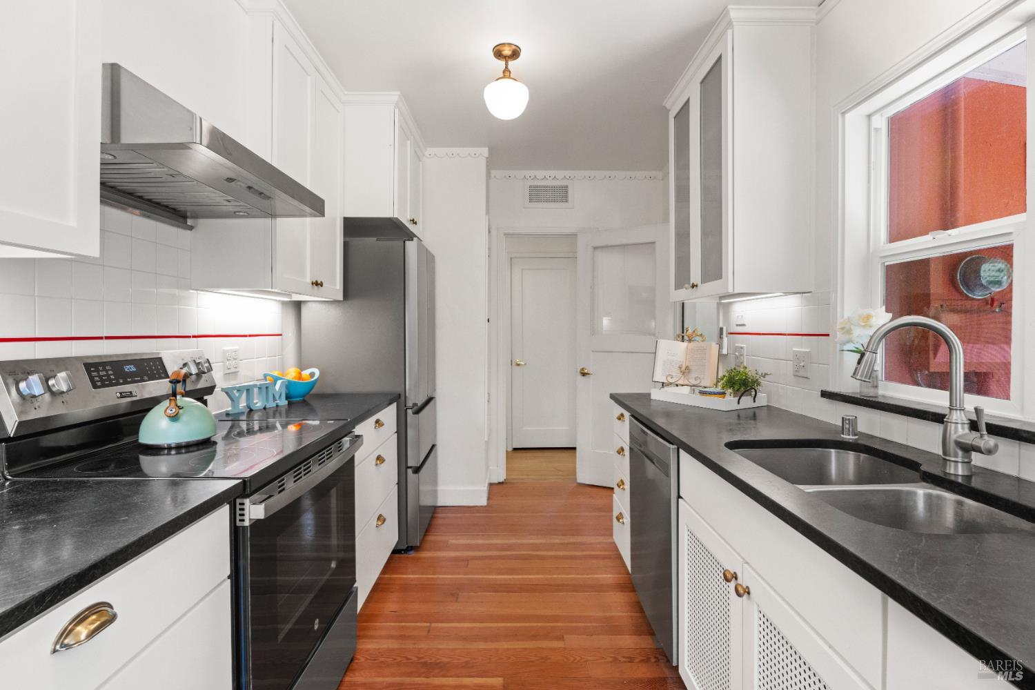 Detail Gallery Image 8 of 29 For 341 Jones St, Ukiah,  CA 95482 - 2 Beds | 1 Baths