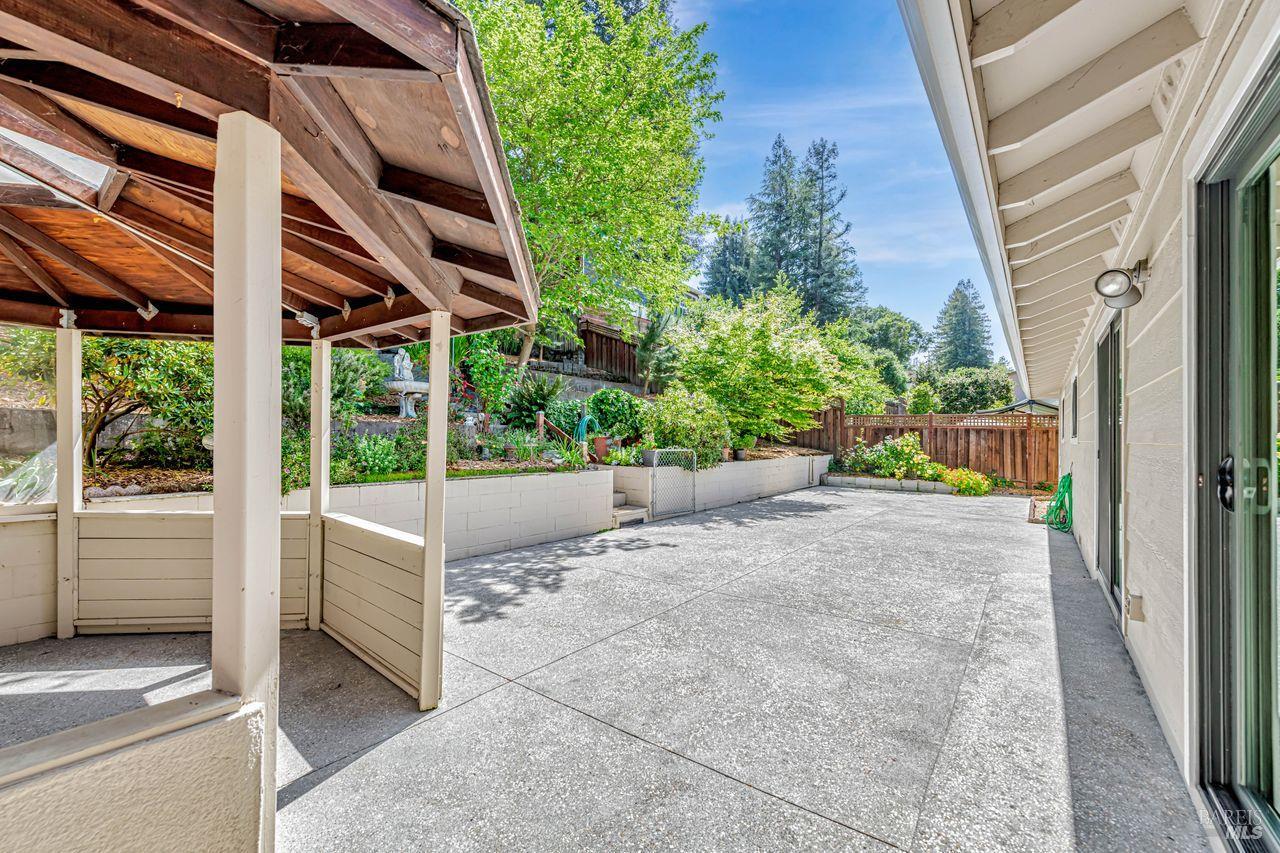 Detail Gallery Image 40 of 53 For 917 West St, Petaluma,  CA 94952 - 4 Beds | 2 Baths