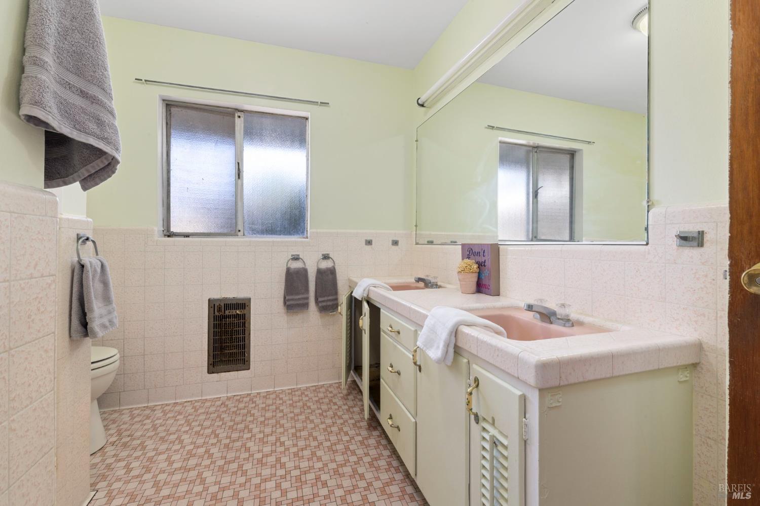 Detail Gallery Image 23 of 61 For 4335 Bodega Ave, Petaluma,  CA 95942 - 4 Beds | 3/1 Baths