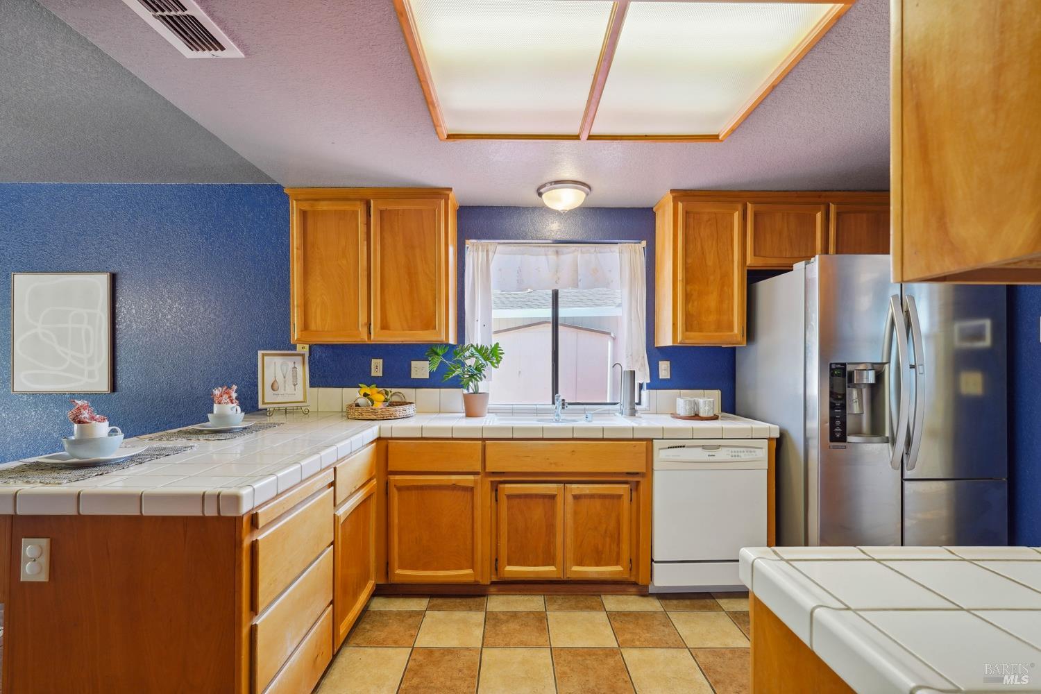 Detail Gallery Image 8 of 72 For 766 Morissette Way, Vacaville,  CA 95687 - 3 Beds | 2/1 Baths