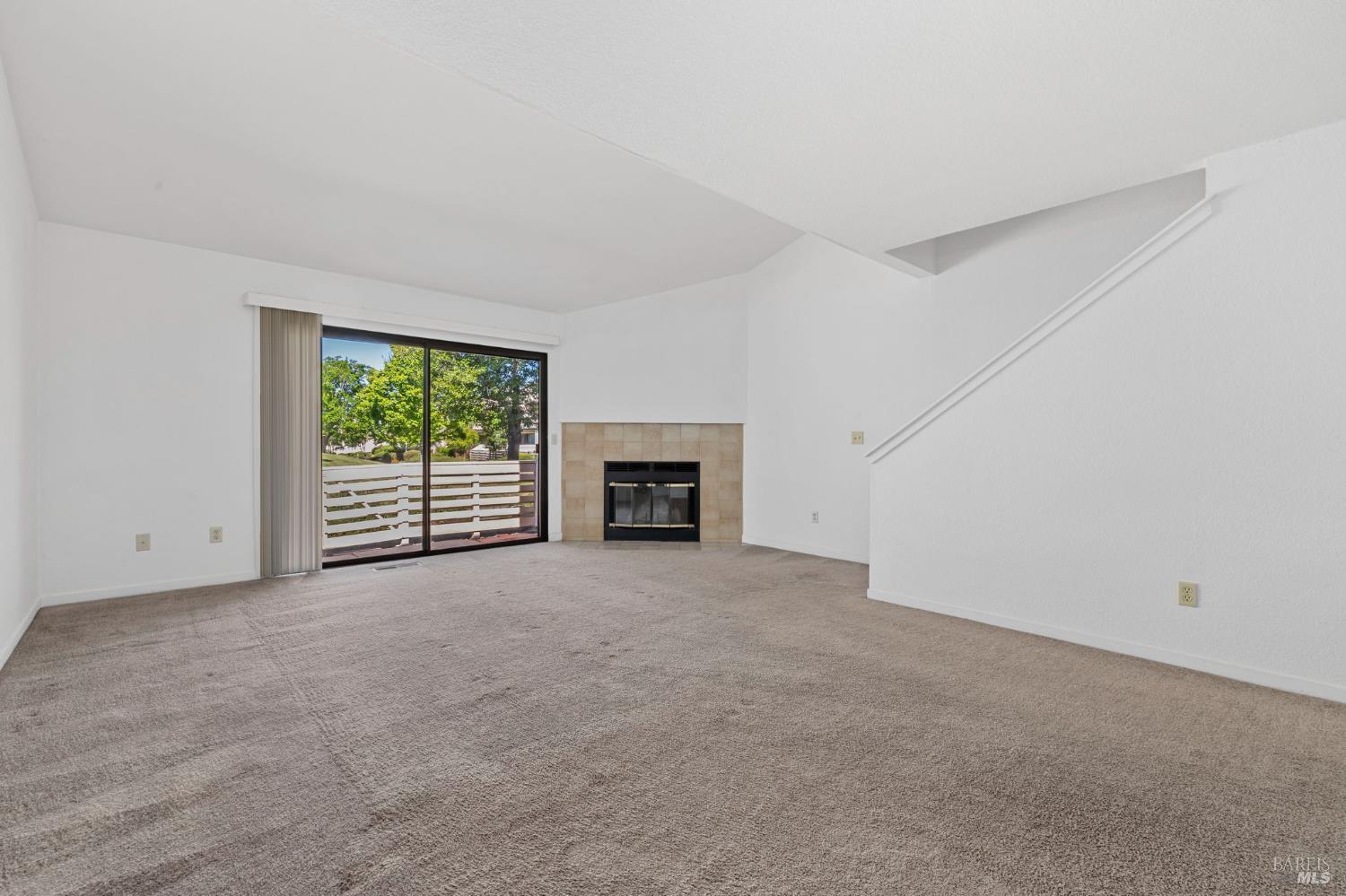 Detail Gallery Image 9 of 34 For 2124 Chianti Dr, Santa Rosa,  CA 95403 - 3 Beds | 2/1 Baths