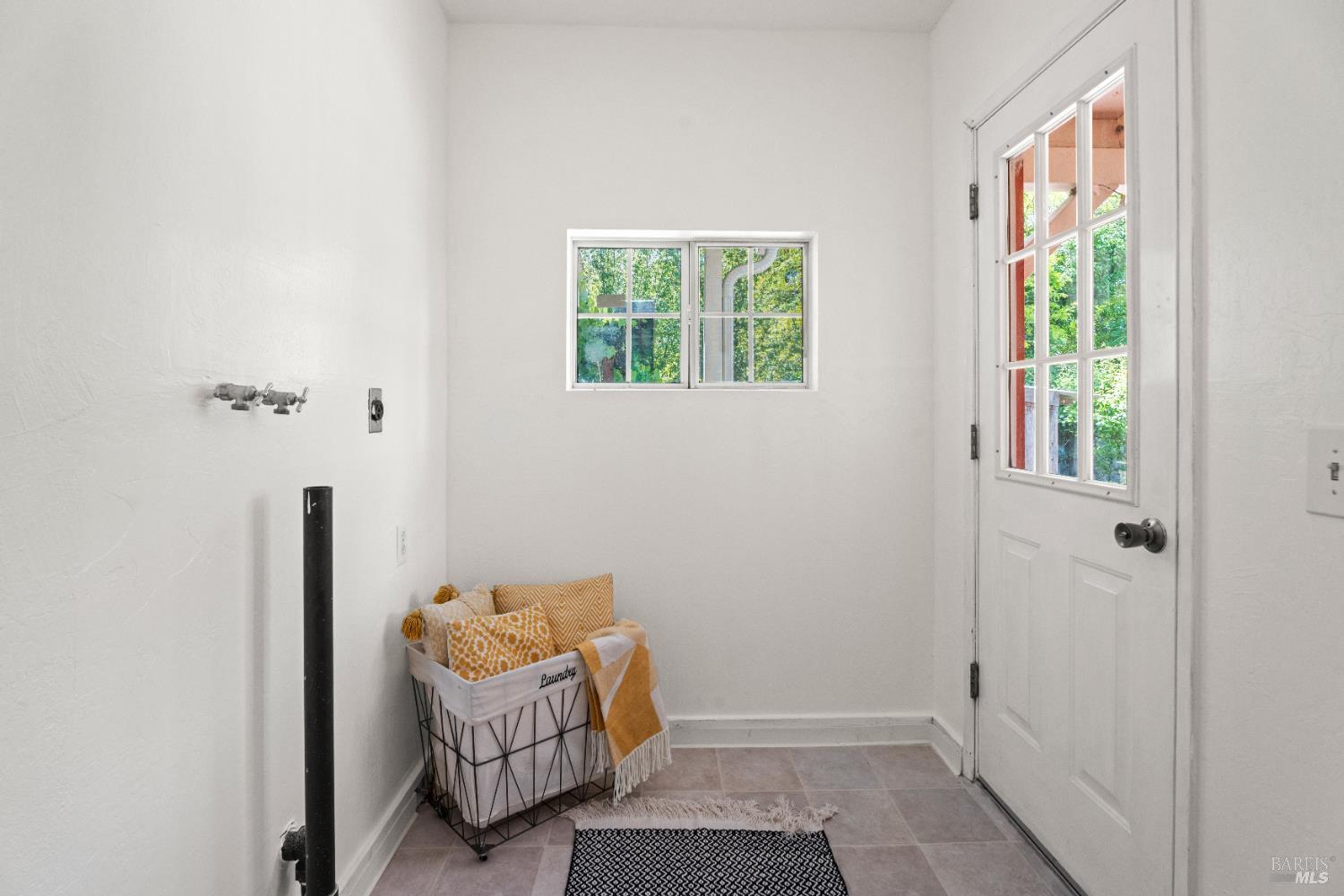 Detail Gallery Image 12 of 29 For 341 Jones St, Ukiah,  CA 95482 - 2 Beds | 1 Baths