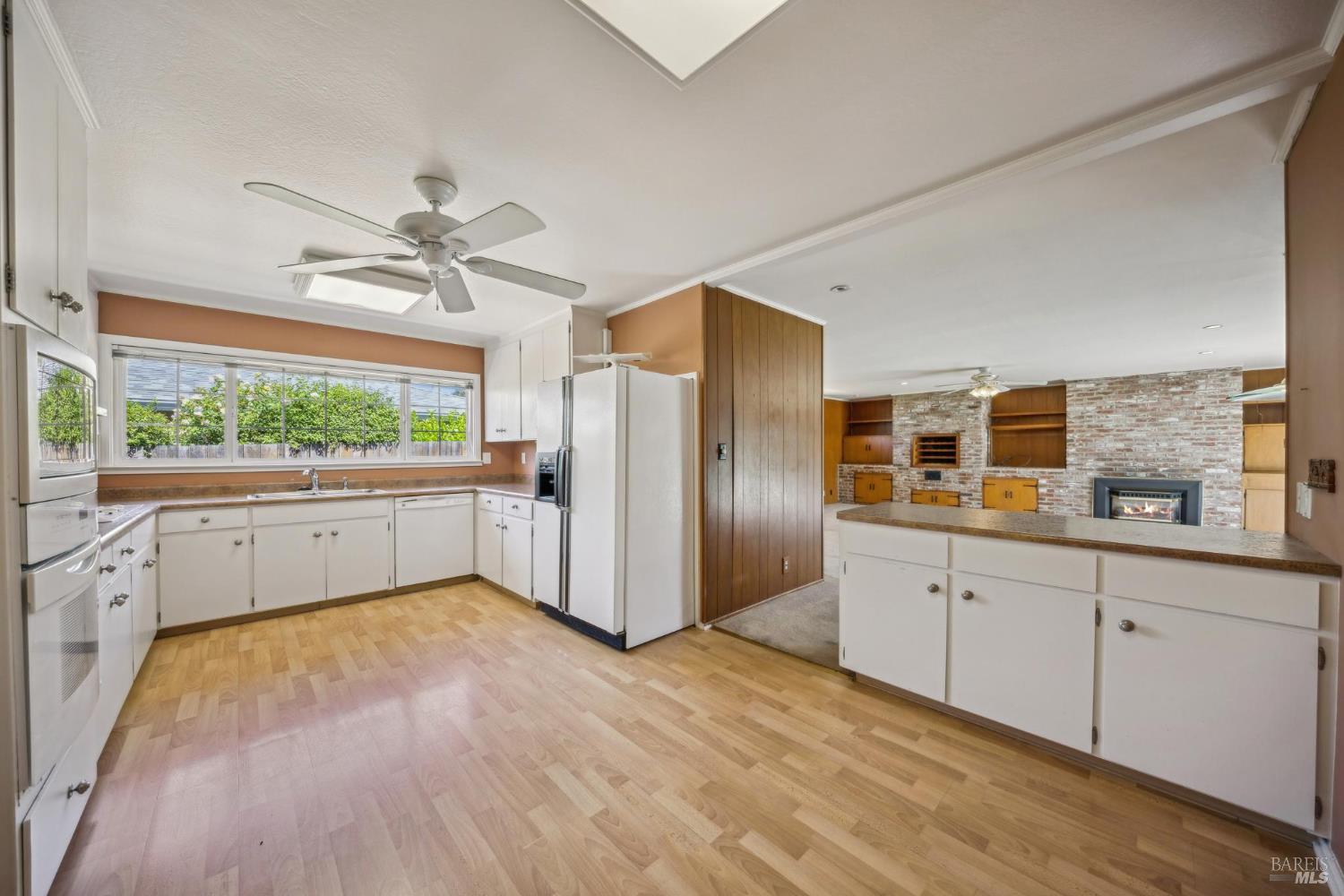 Detail Gallery Image 2 of 16 For 120 Meriam Dr, San Rafael,  CA 94903 - 3 Beds | 2/1 Baths