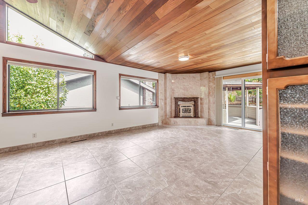 Detail Gallery Image 9 of 53 For 917 West St, Petaluma,  CA 94952 - 4 Beds | 2 Baths
