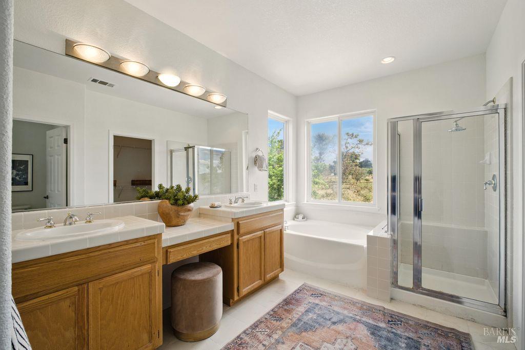 Detail Gallery Image 22 of 41 For 1935 Sestri Ln, Petaluma,  CA 94954 - 4 Beds | 4 Baths