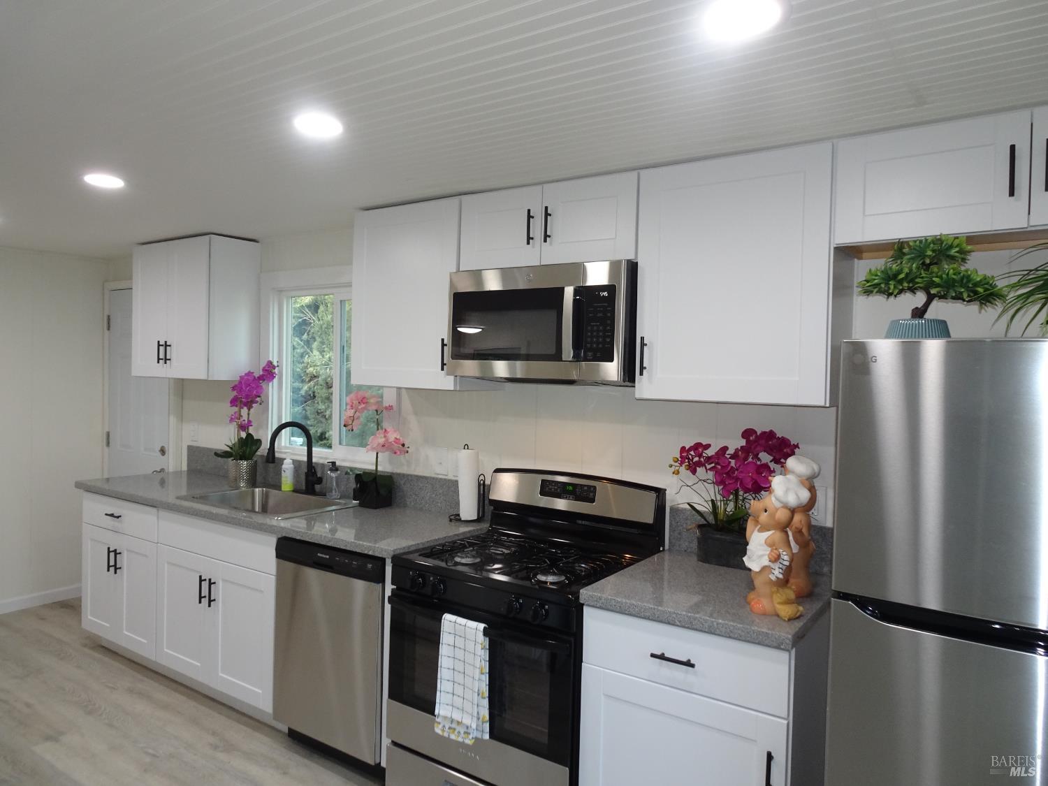 Detail Gallery Image 6 of 29 For 104 Goya Dr, Fairfield,  CA 94534 - 2 Beds | 1 Baths