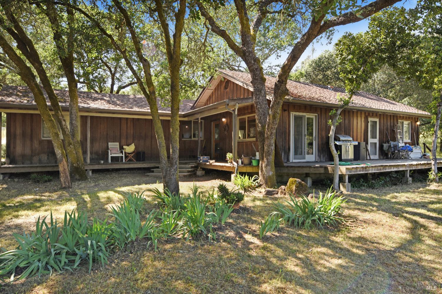 Detail Gallery Image 2 of 28 For 3321 Saint Helena Hwy, Saint Helena,  CA 94574 - 2 Beds | 2 Baths