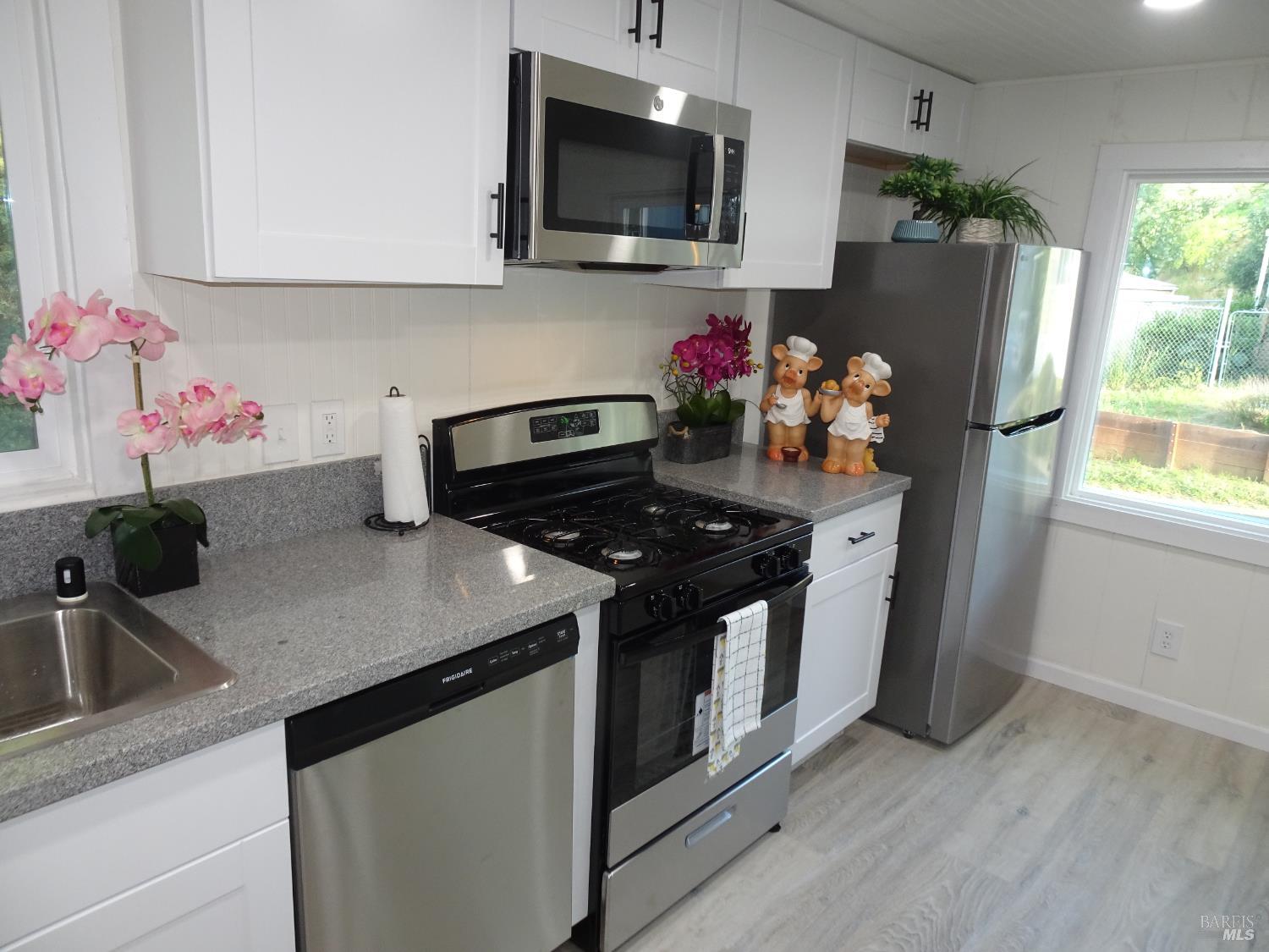 Detail Gallery Image 5 of 29 For 104 Goya Dr, Fairfield,  CA 94534 - 2 Beds | 1 Baths