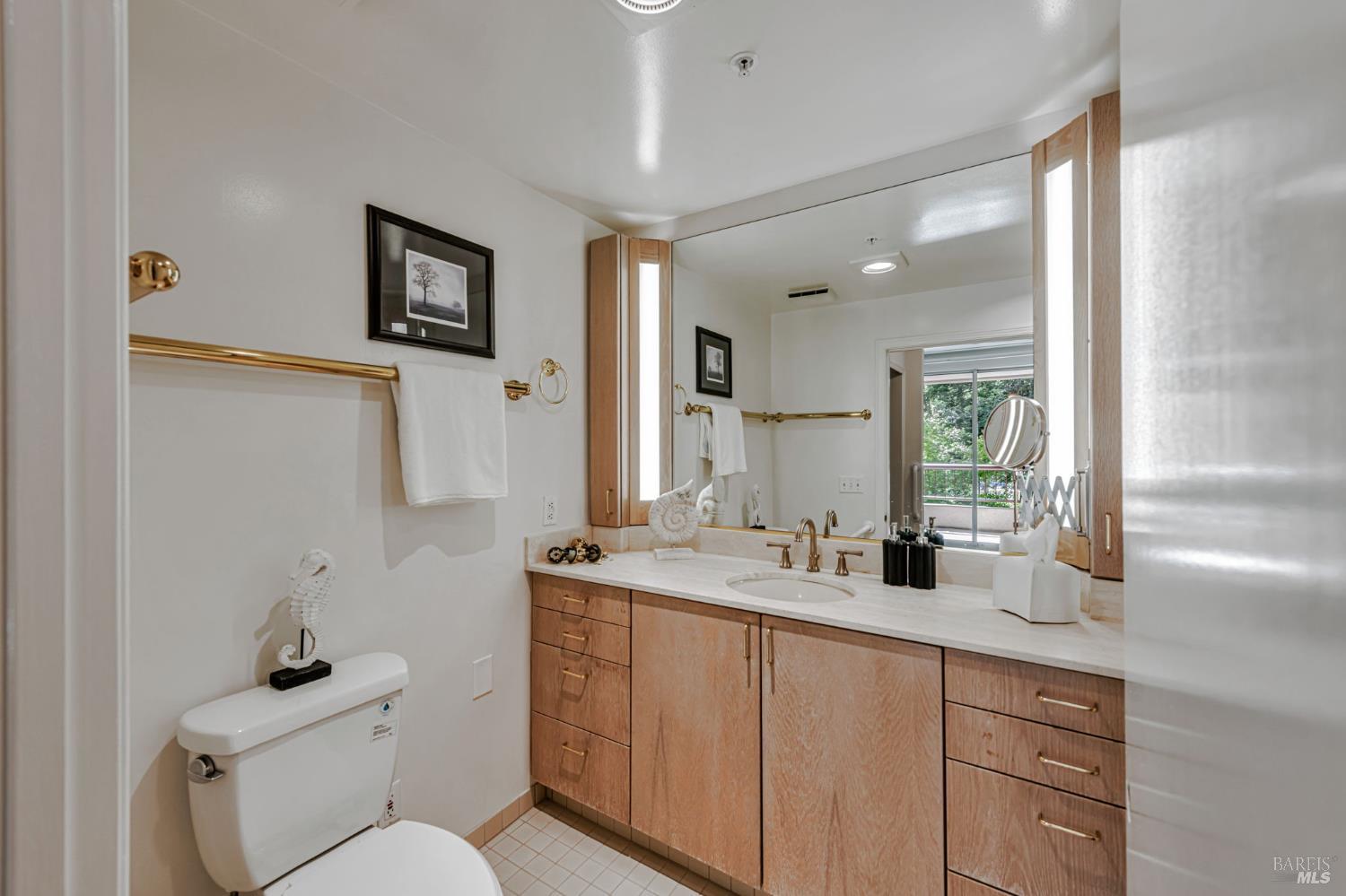 Detail Gallery Image 31 of 43 For 600 Deer Valley Rd 1e,  San Rafael,  CA 94903 - 2 Beds | 3 Baths