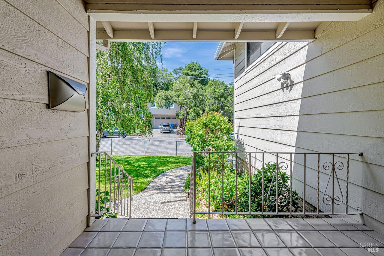 Detail Gallery Image 4 of 53 For 917 West St, Petaluma,  CA 94952 - 4 Beds | 2 Baths