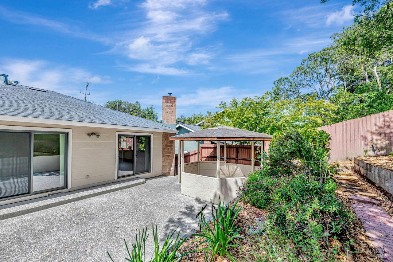 Detail Gallery Image 44 of 53 For 917 West St, Petaluma,  CA 94952 - 4 Beds | 2 Baths