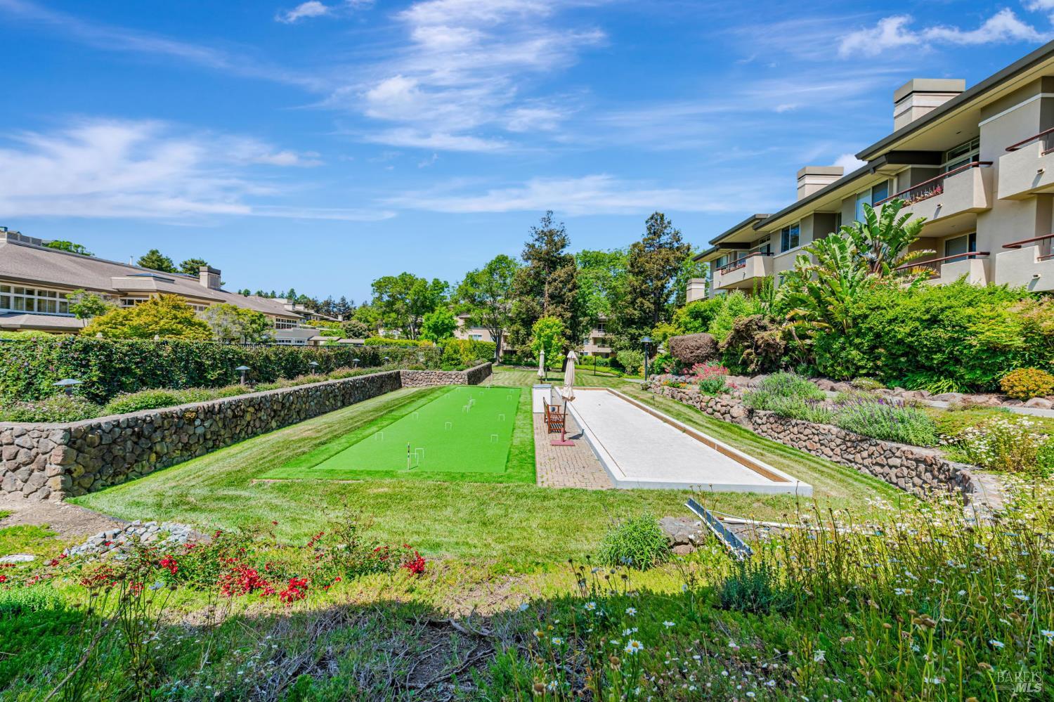 Detail Gallery Image 36 of 43 For 600 Deer Valley Rd 1e,  San Rafael,  CA 94903 - 2 Beds | 3 Baths