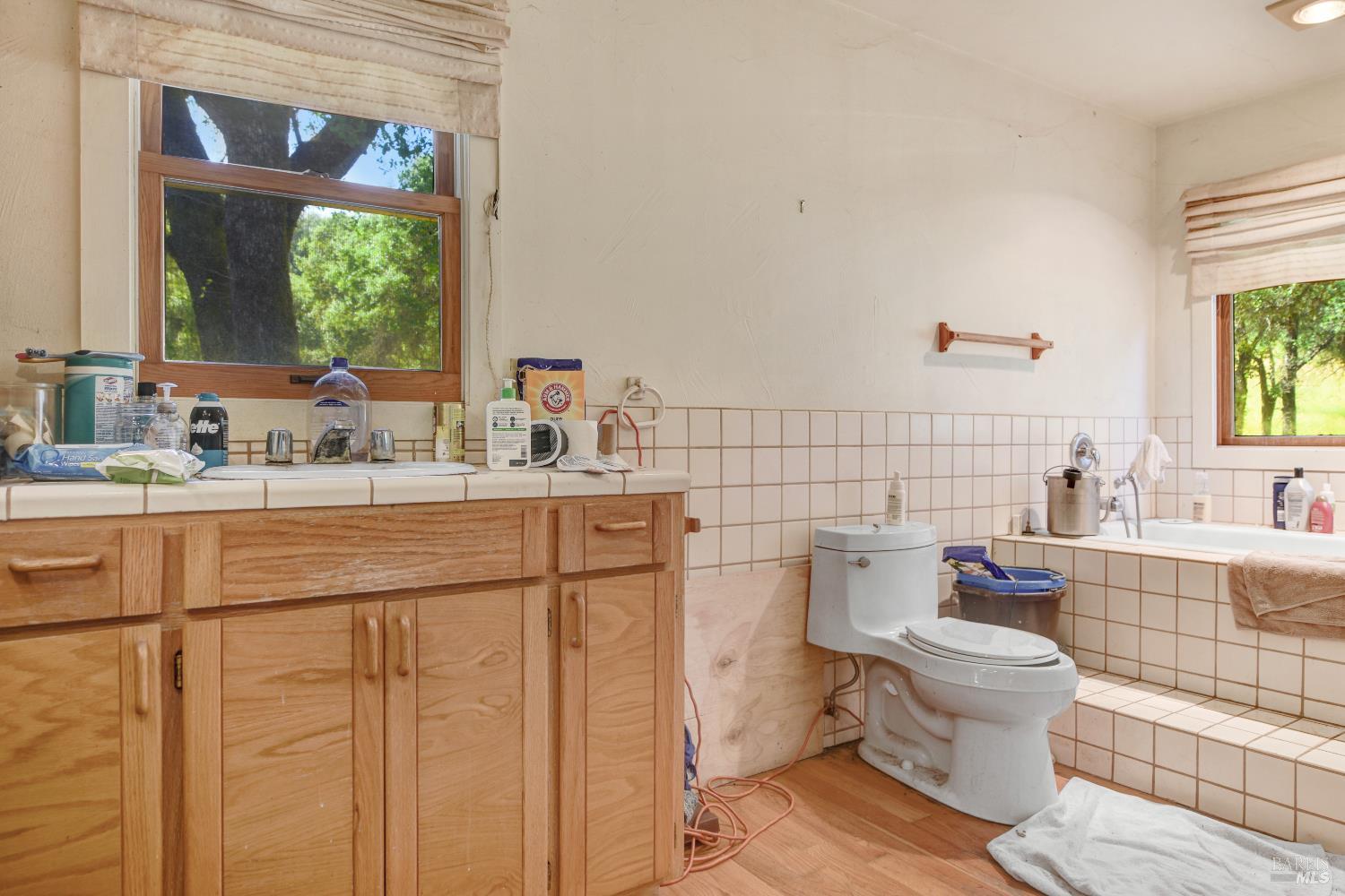 Detail Gallery Image 12 of 28 For 3321 Saint Helena Hwy, Saint Helena,  CA 94574 - 2 Beds | 2 Baths