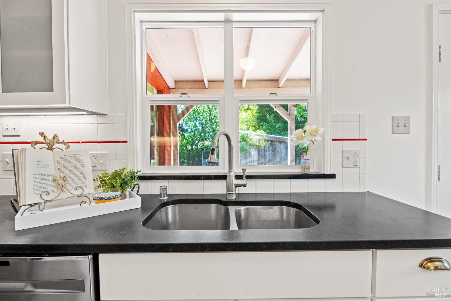 Detail Gallery Image 10 of 29 For 341 Jones St, Ukiah,  CA 95482 - 2 Beds | 1 Baths