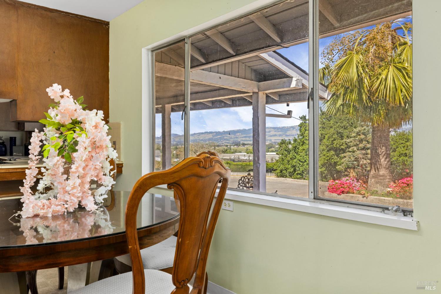 Detail Gallery Image 15 of 61 For 4335 Bodega Ave, Petaluma,  CA 95942 - 4 Beds | 3/1 Baths