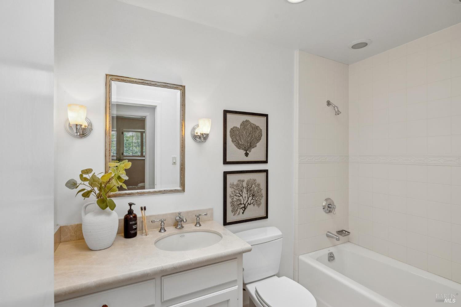 Detail Gallery Image 20 of 59 For 305 N Almenar Dr, Greenbrae,  CA 94904 - 4 Beds | 4 Baths