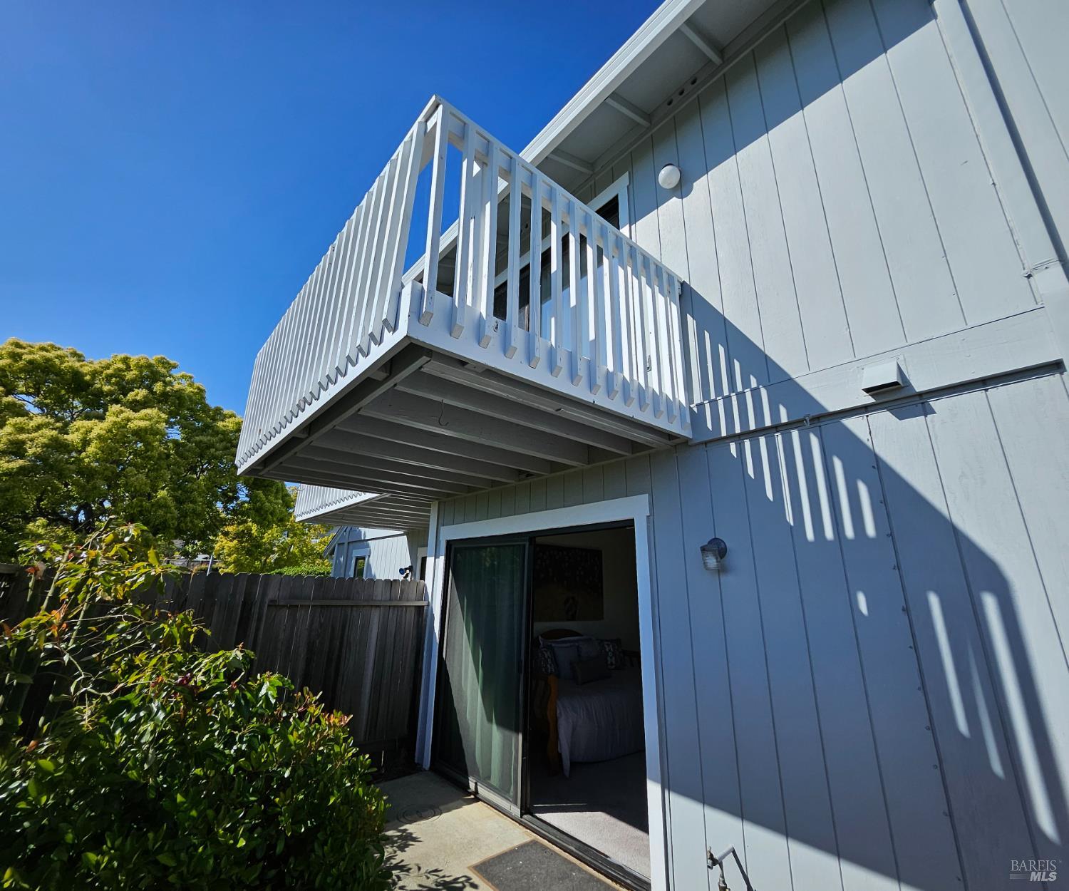 Detail Gallery Image 18 of 22 For 2145 Clearview Cir, Benicia,  CA 94510 - 2 Beds | 2/1 Baths