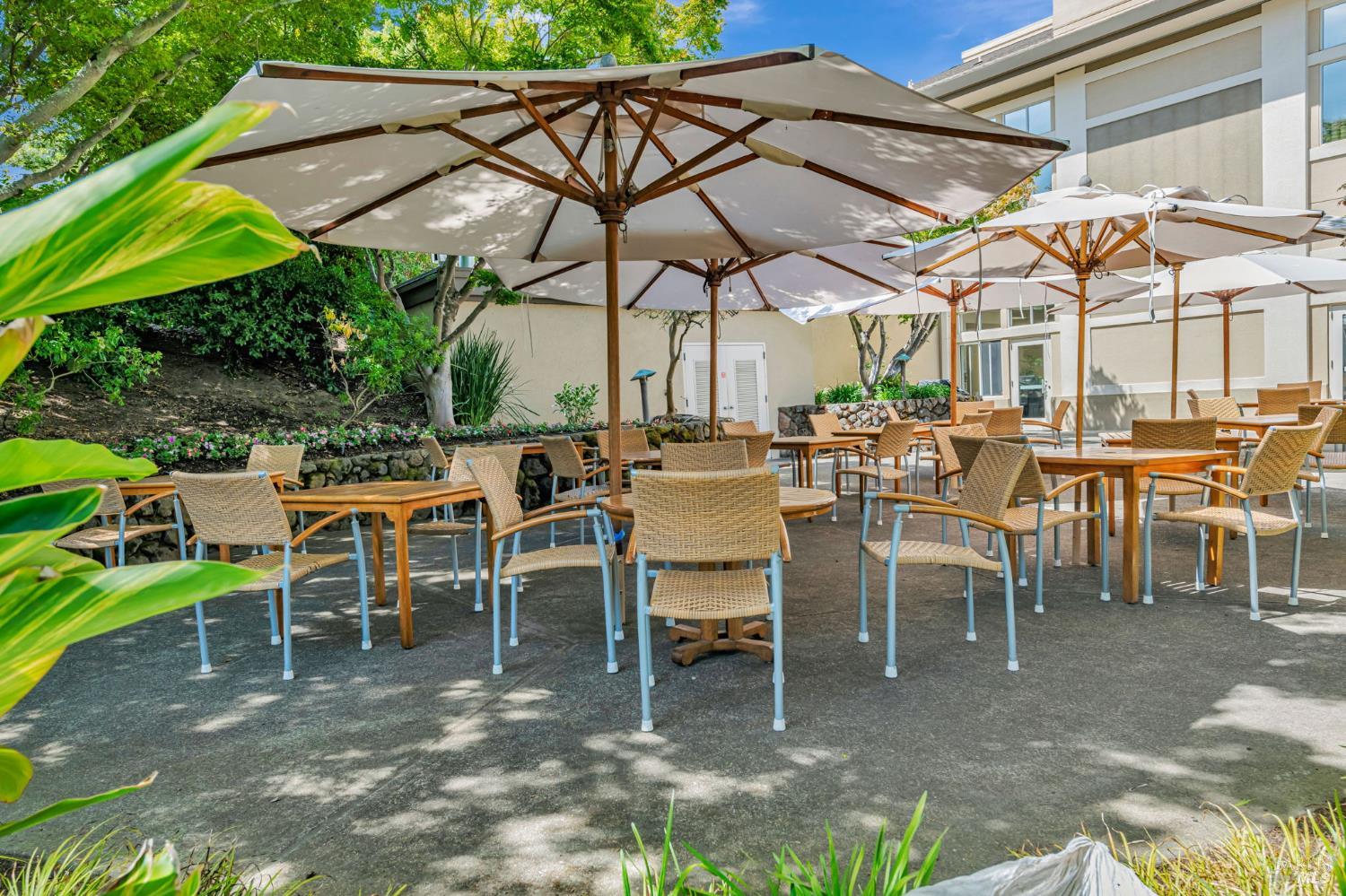 Detail Gallery Image 39 of 43 For 600 Deer Valley Rd 1e,  San Rafael,  CA 94903 - 2 Beds | 3 Baths
