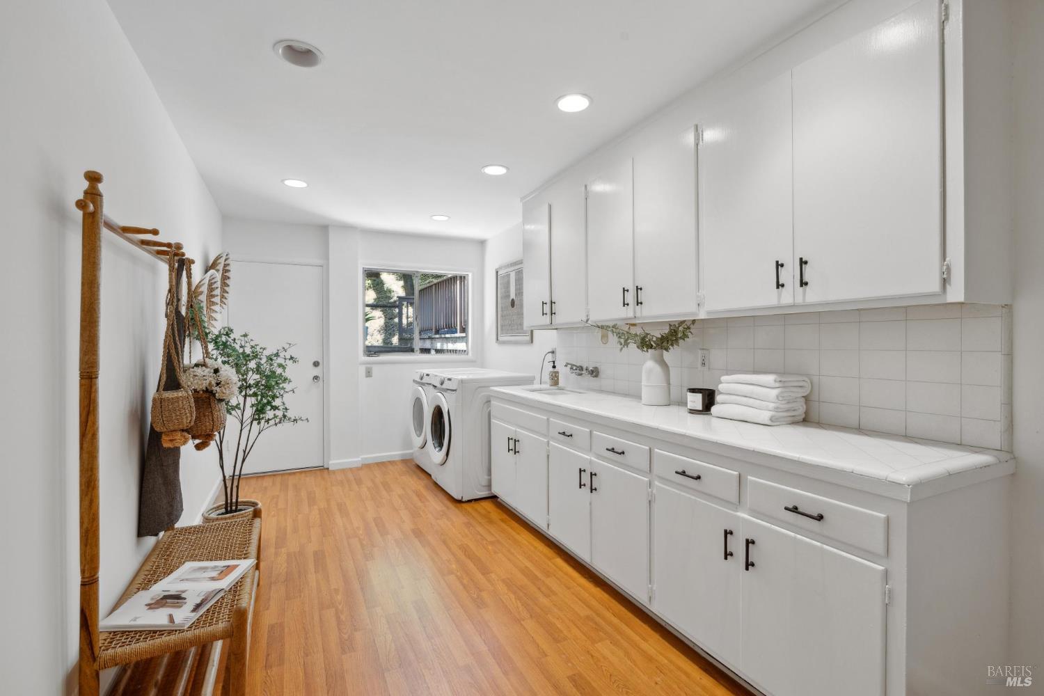 Detail Gallery Image 30 of 59 For 305 N Almenar Dr, Greenbrae,  CA 94904 - 4 Beds | 4 Baths