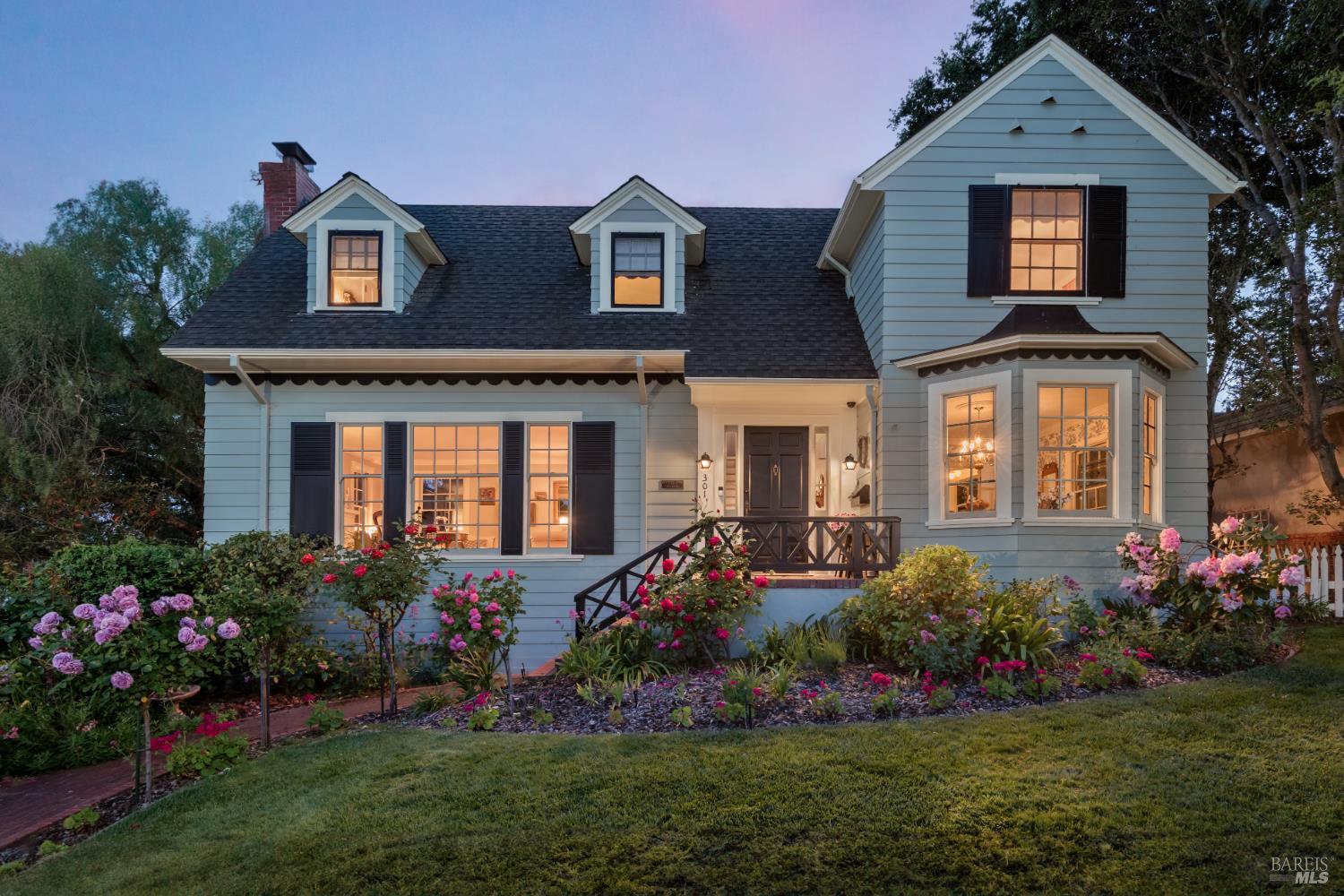 Detail Gallery Image 6 of 75 For 301 Howard St, Petaluma,  CA 94952 - 4 Beds | 3 Baths