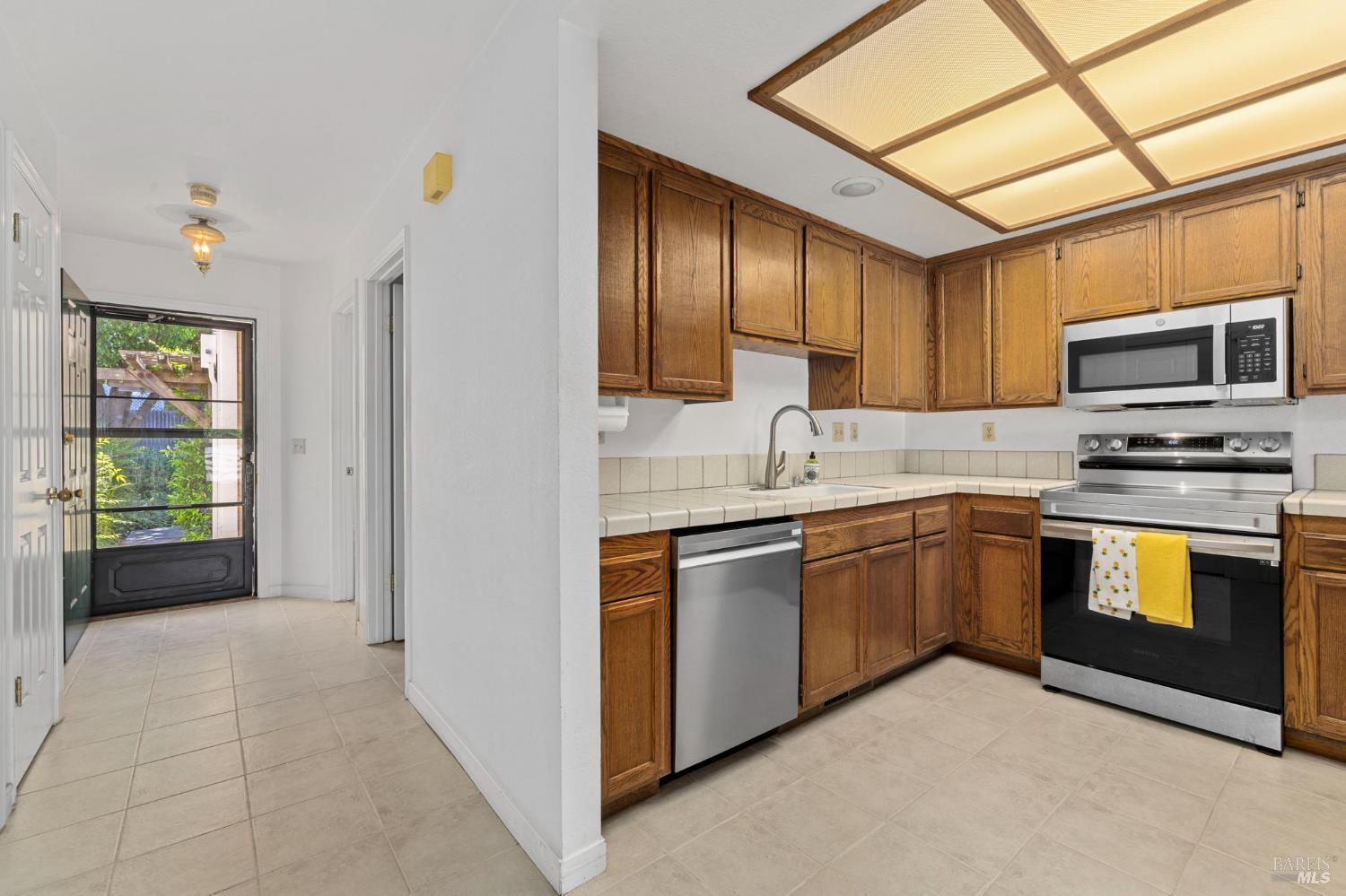 Detail Gallery Image 7 of 34 For 2124 Chianti Dr, Santa Rosa,  CA 95403 - 3 Beds | 2/1 Baths