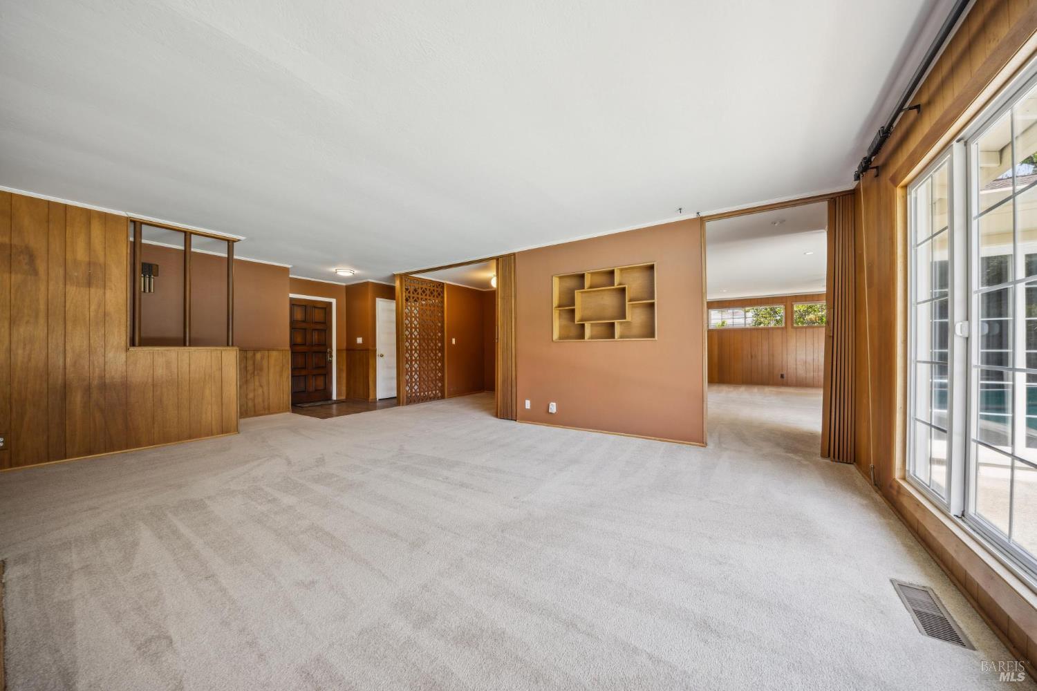 Detail Gallery Image 4 of 16 For 120 Meriam Dr, San Rafael,  CA 94903 - 3 Beds | 2/1 Baths