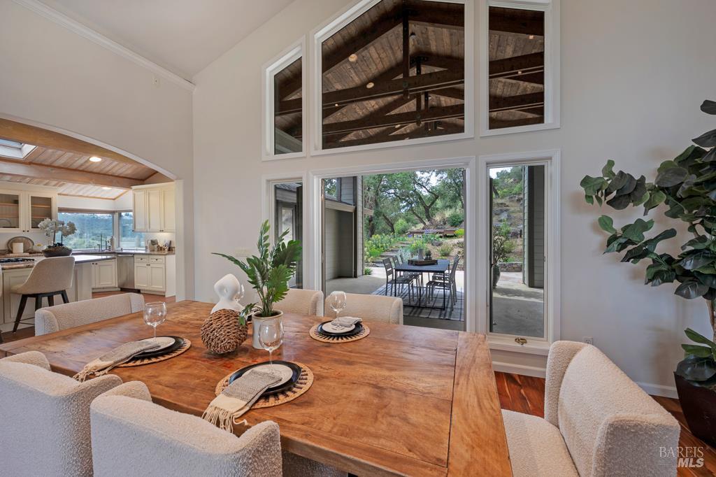 Detail Gallery Image 10 of 51 For 3979 Rolling Oaks Rd, Santa Rosa,  CA 95404 - 3 Beds | 3 Baths