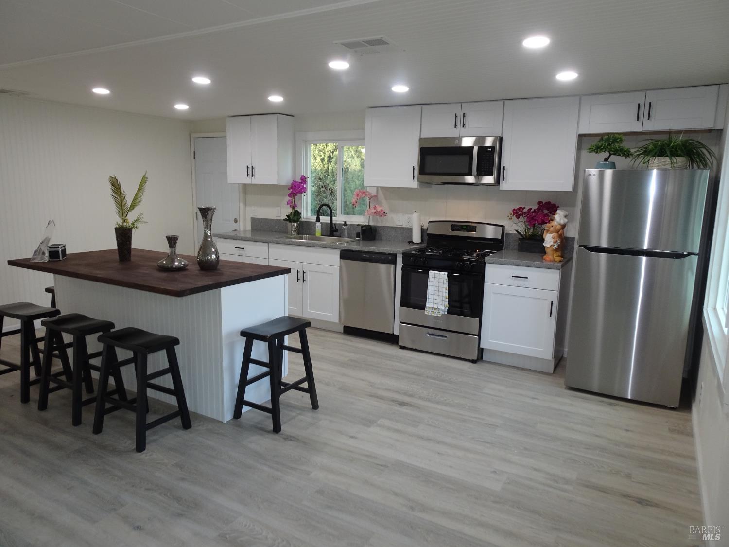 Detail Gallery Image 1 of 29 For 104 Goya Dr, Fairfield,  CA 94534 - 2 Beds | 1 Baths