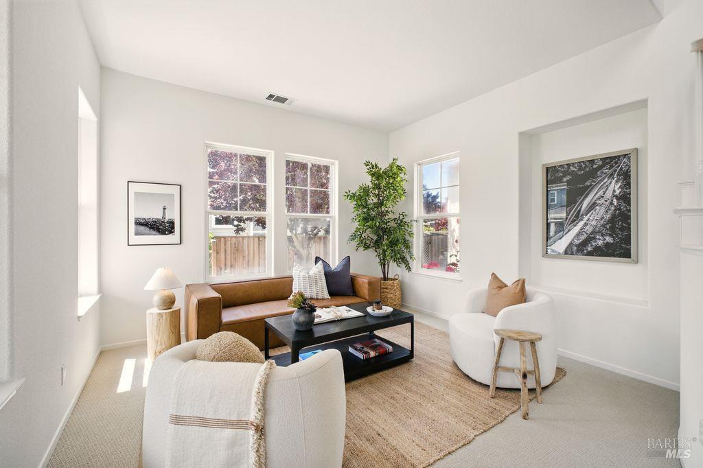 Detail Gallery Image 6 of 41 For 1935 Sestri Ln, Petaluma,  CA 94954 - 4 Beds | 4 Baths