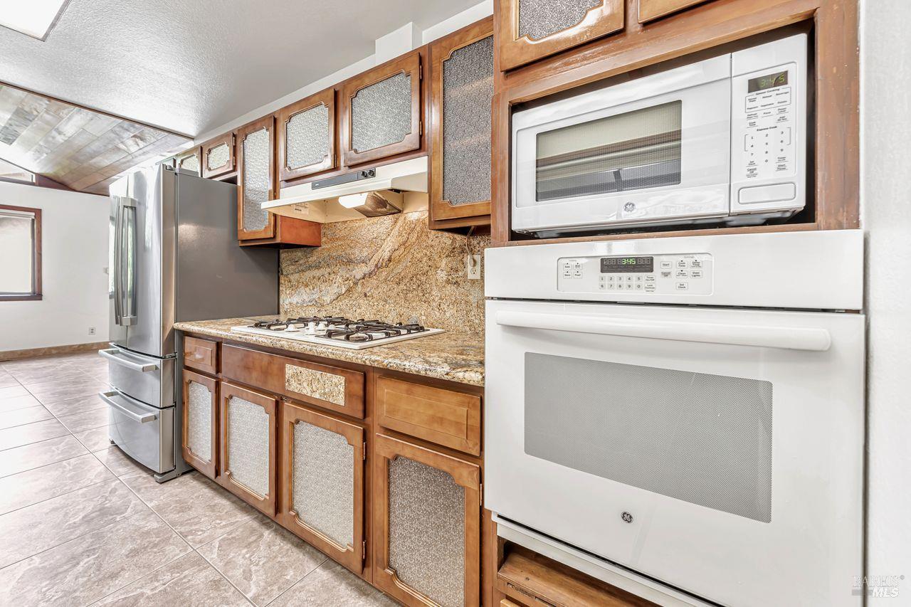 Detail Gallery Image 7 of 53 For 917 West St, Petaluma,  CA 94952 - 4 Beds | 2 Baths