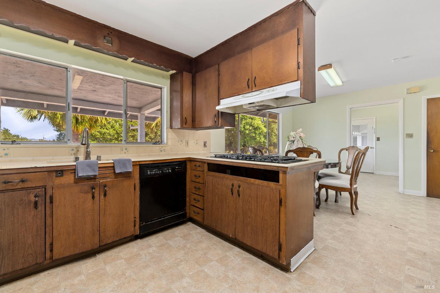 Detail Gallery Image 17 of 61 For 4335 Bodega Ave, Petaluma,  CA 95942 - 4 Beds | 3/1 Baths