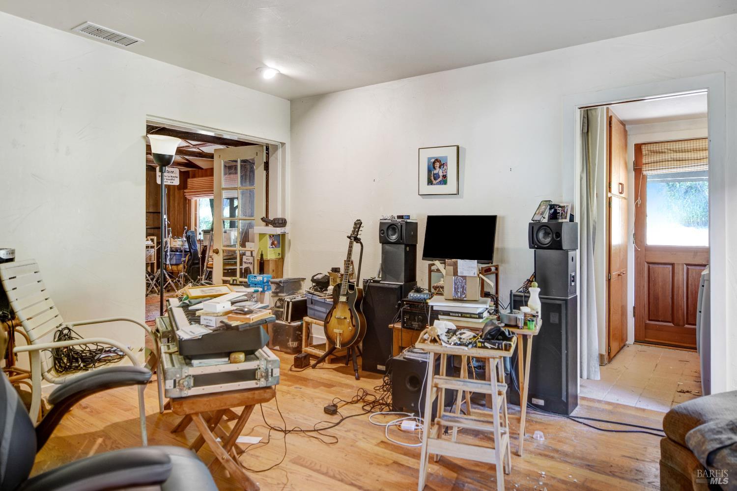 Detail Gallery Image 11 of 28 For 3321 Saint Helena Hwy, Saint Helena,  CA 94574 - 2 Beds | 2 Baths