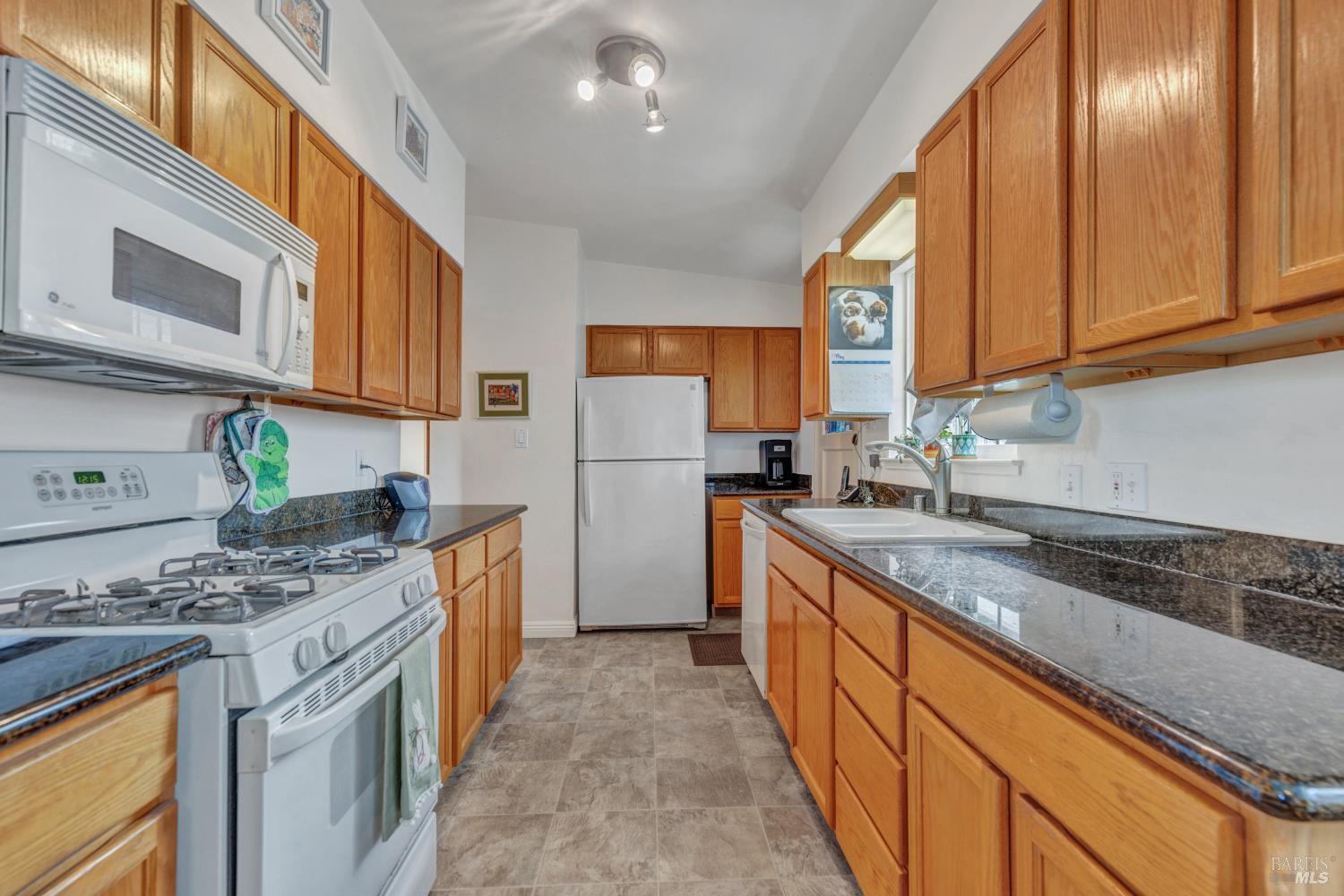 Detail Gallery Image 9 of 34 For 1324 Delwood St, Vallejo,  CA 94591 - 3 Beds | 2 Baths