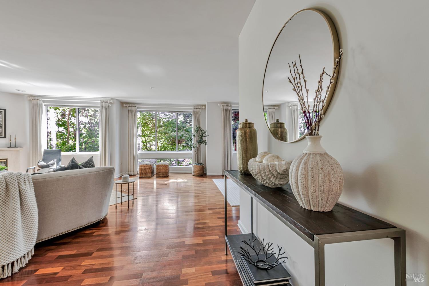 Detail Gallery Image 2 of 43 For 600 Deer Valley Rd 1e,  San Rafael,  CA 94903 - 2 Beds | 3 Baths
