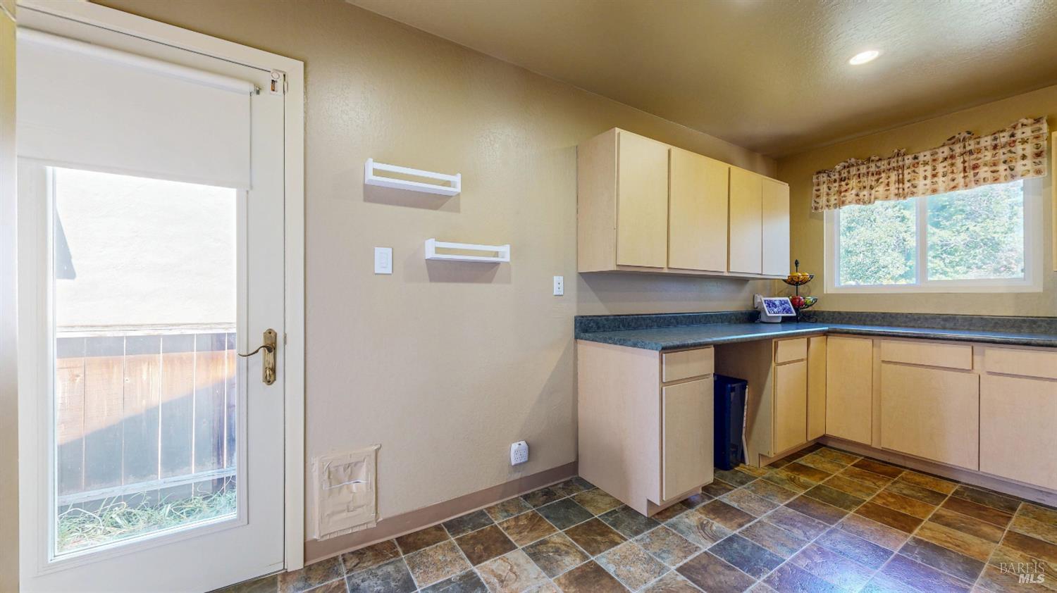 Detail Gallery Image 27 of 52 For 4 Las Huertas Ct, San Rafael,  CA 94903 - 3 Beds | 1 Baths