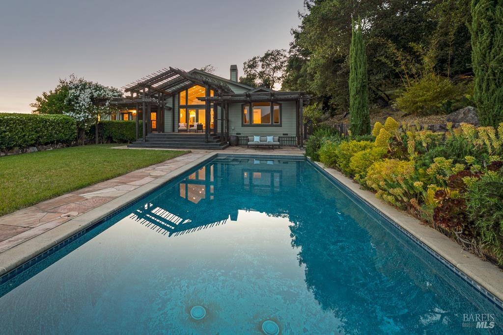 Detail Gallery Image 36 of 51 For 3979 Rolling Oaks Rd, Santa Rosa,  CA 95404 - 3 Beds | 3 Baths