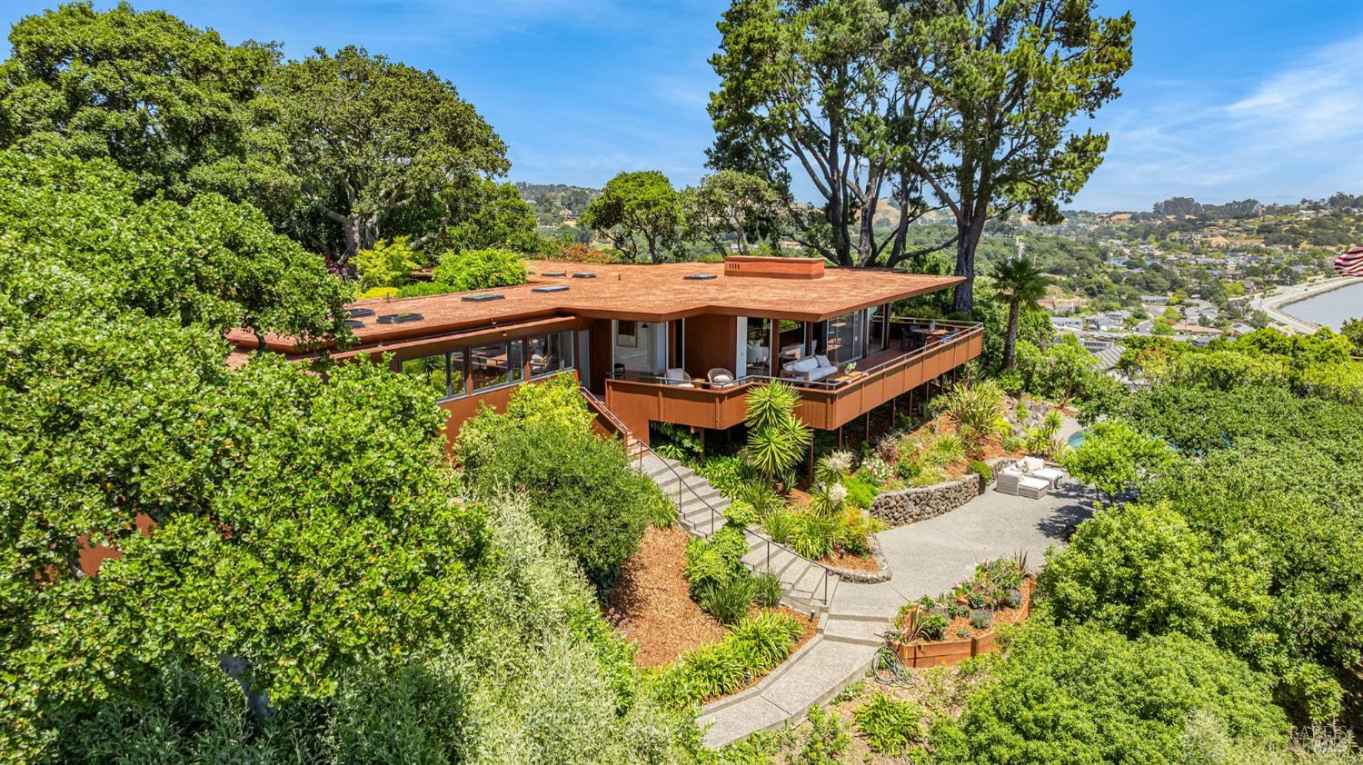 Detail Gallery Image 1 of 83 For 125 Bayview Dr, San Rafael,  CA 94901 - 2 Beds | 3/1 Baths